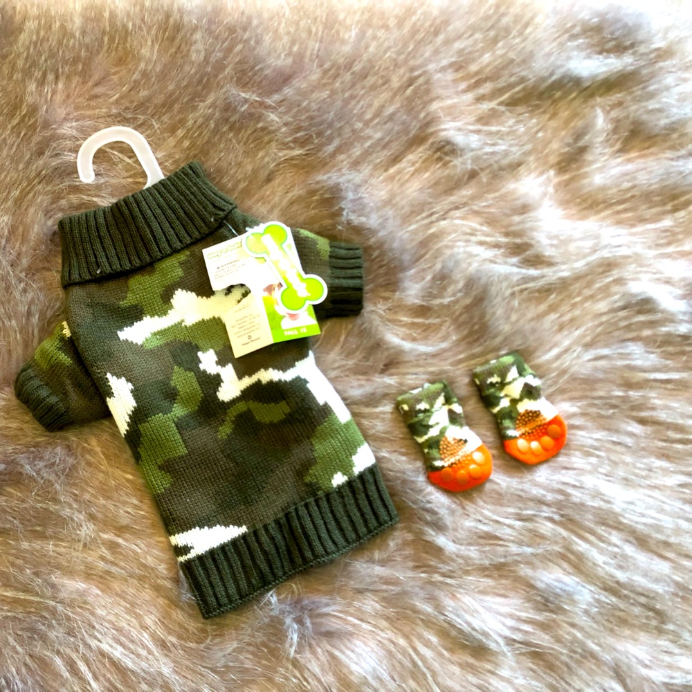 Pet camo sweater and socks, Small